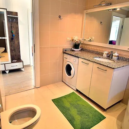 Beautiful Green At Cleopatra Beach Apartamento