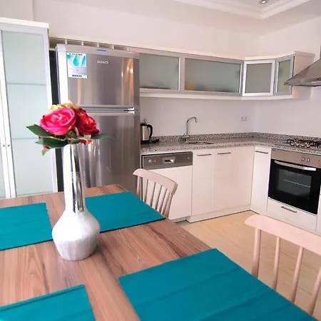 Beautiful Green At Cleopatra Beach Apartamento
